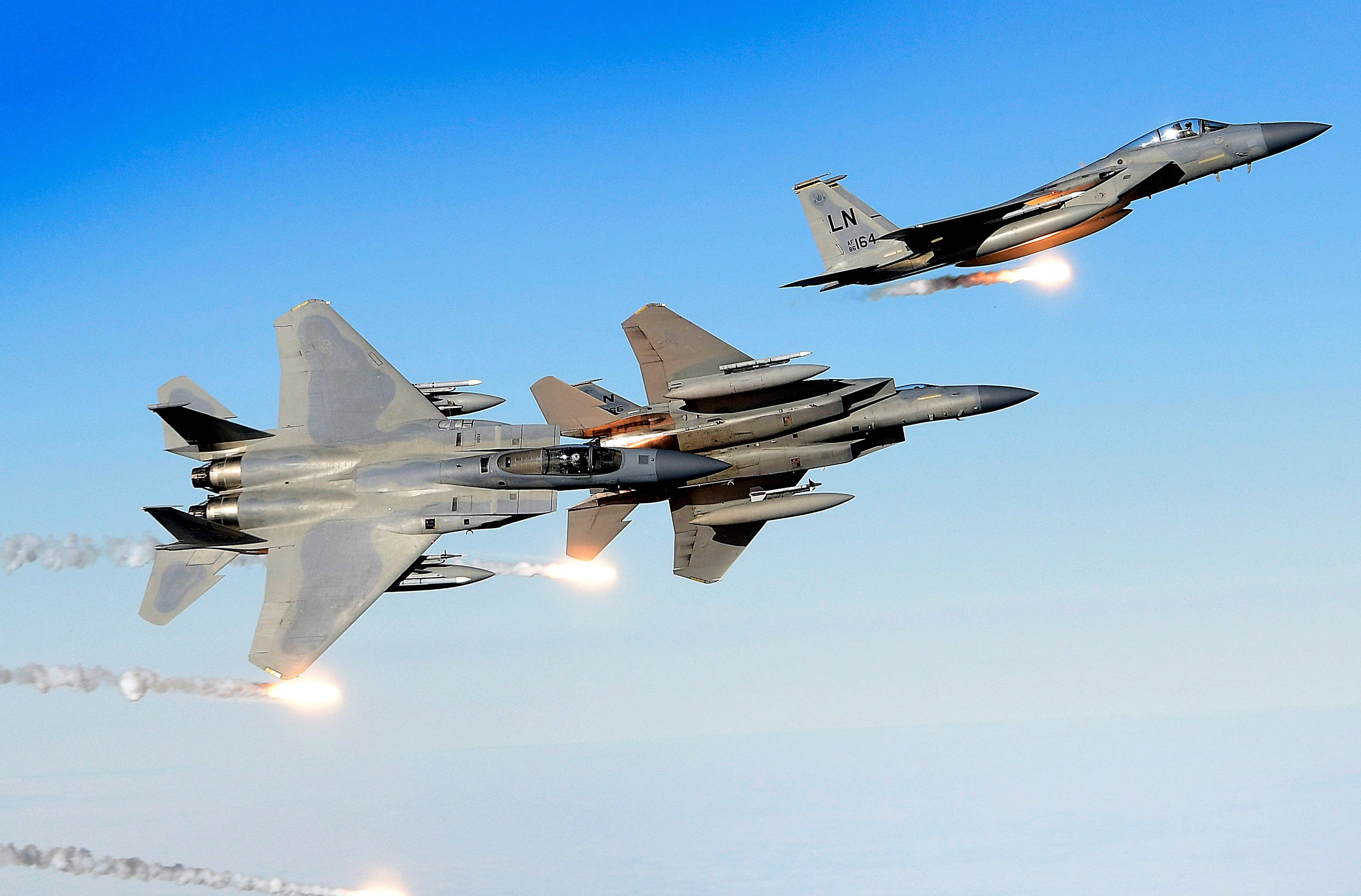 EILMELDUNG - Chinesischer Kampfjet nähert sich US-Maschine bis auf wenige Meter!