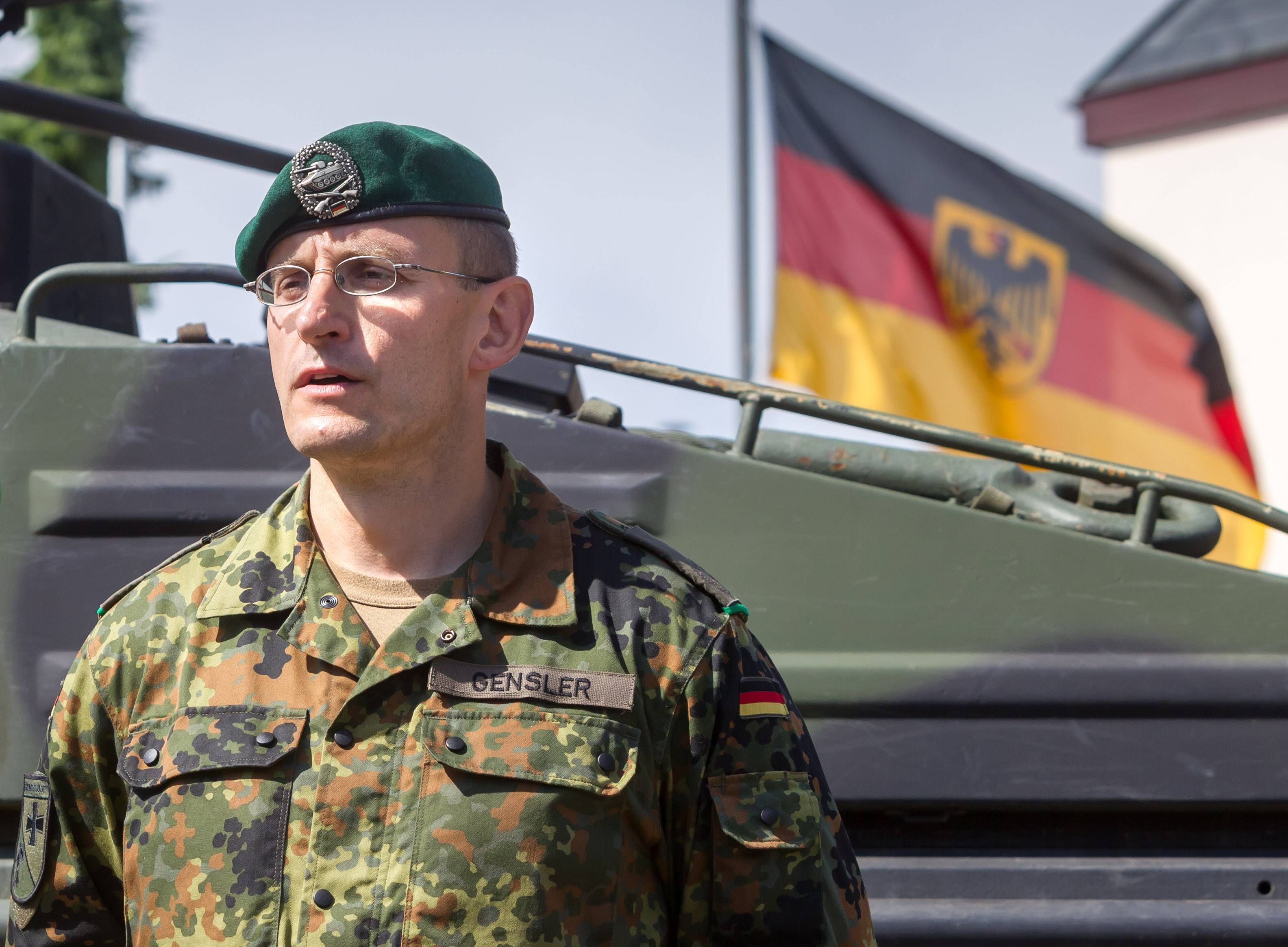 Jeder 10. Deutsche würde im Kriegsfall  kämpfen! Umfrage überrascht total!