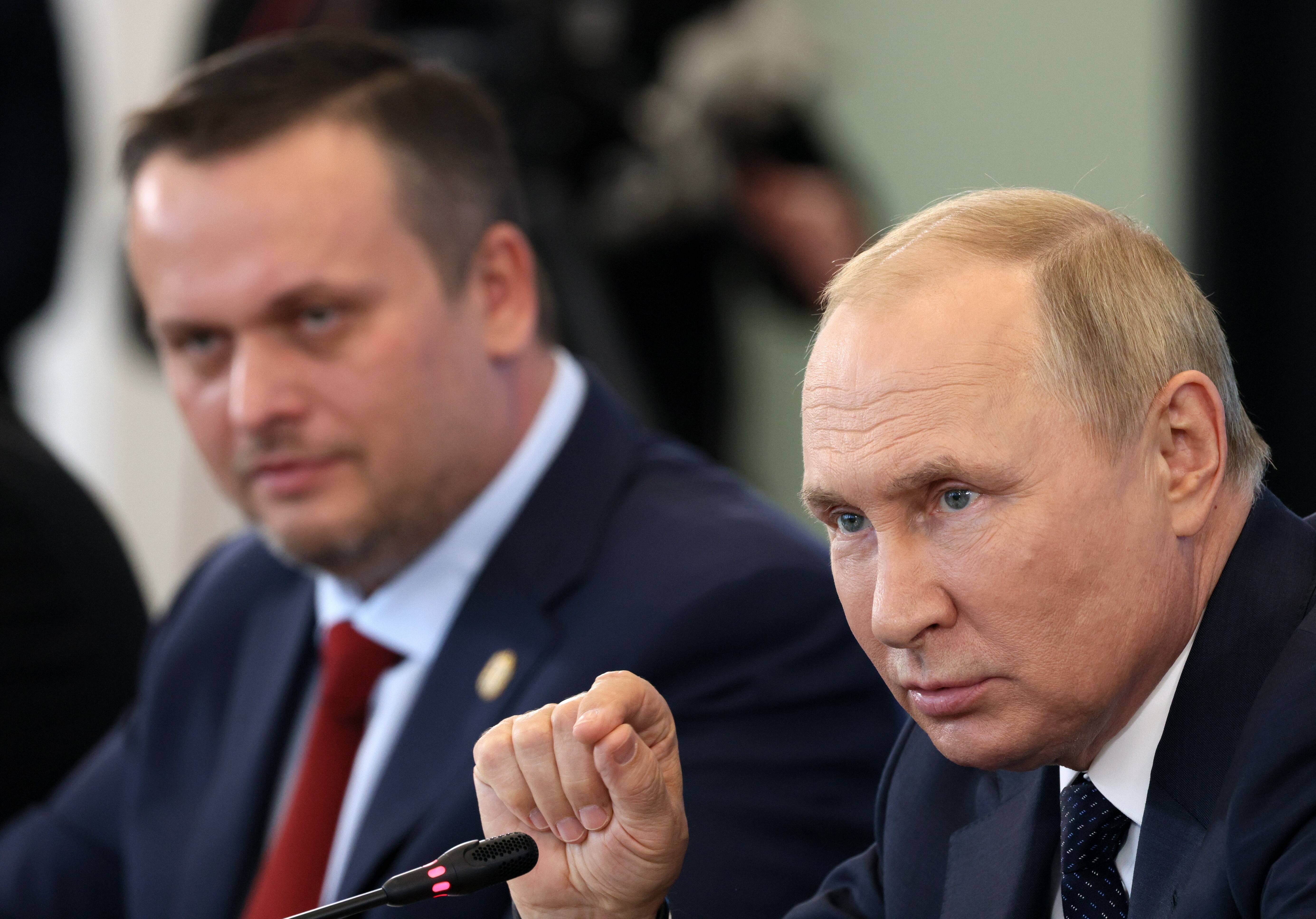 Live im TV - Putin macht Witz über Deutschland - aber keiner lacht! Putins Propaganda ist entarnt!