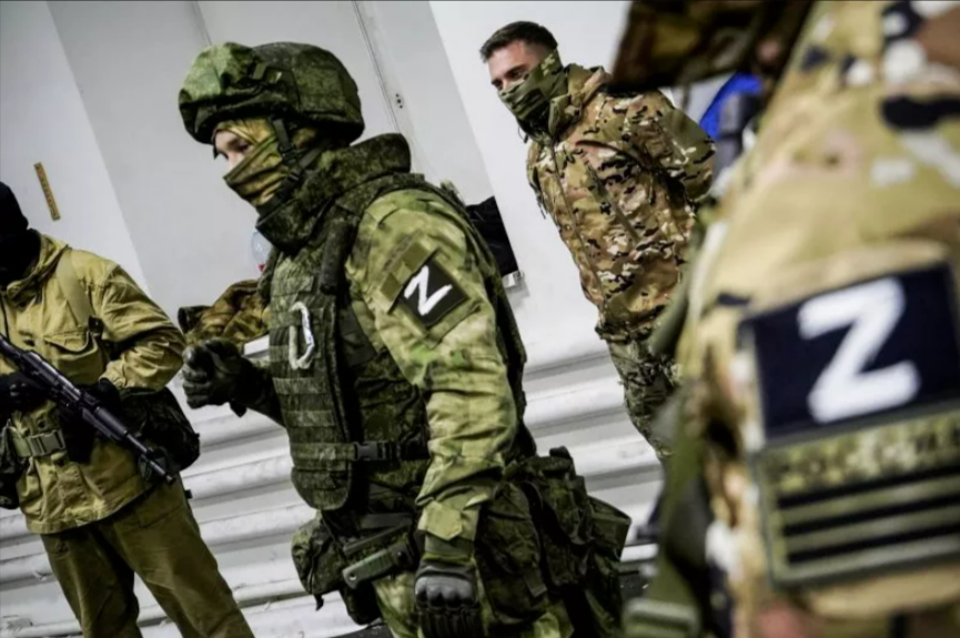Wagner Söldner foltern russischen Kommandeur und klauen Panzer der russischen Armee!