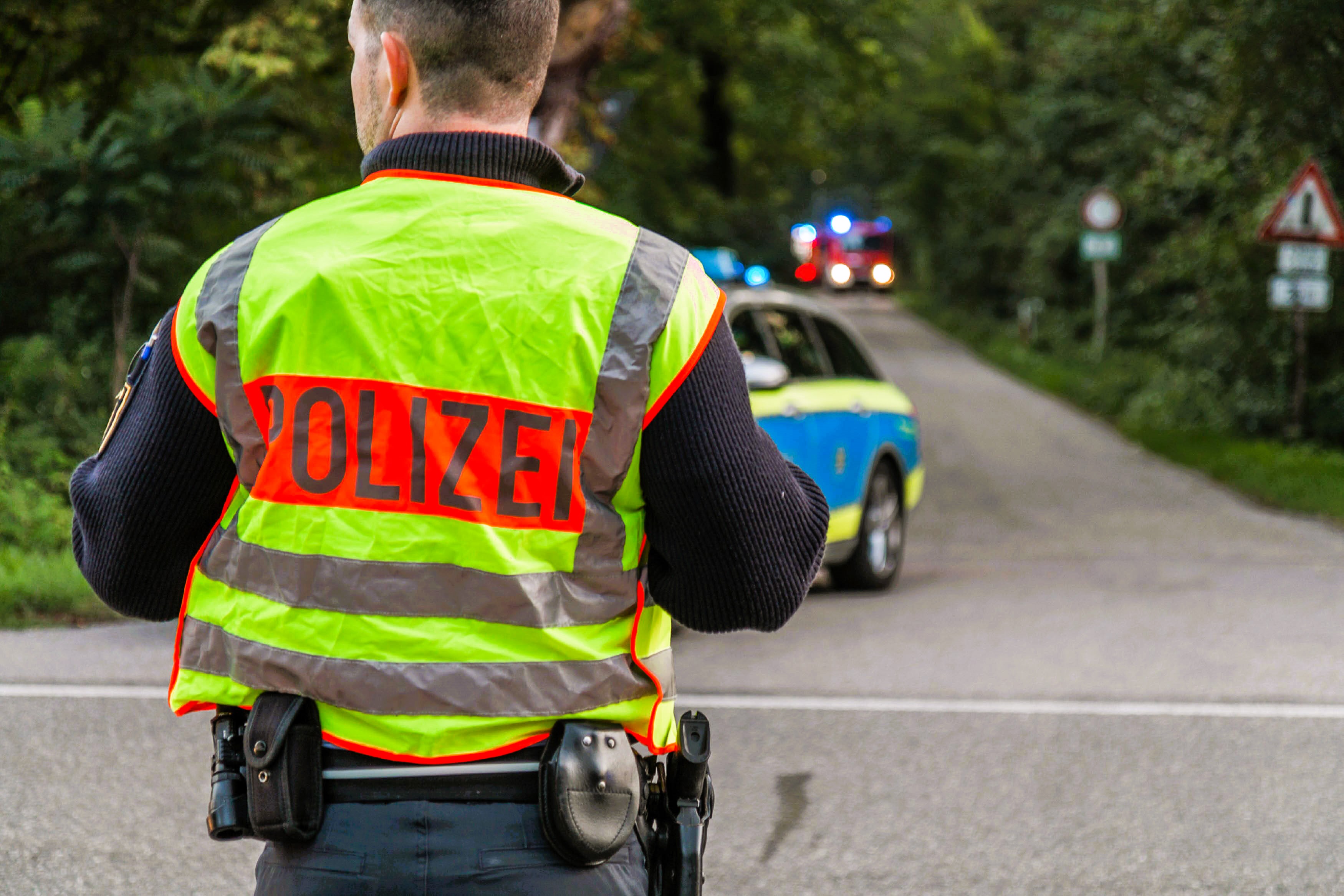 Maschinengewehr-Schüsse in Berlin! Polizei muss Messerangreifer niederschießen - mehrere Menschen verletzt