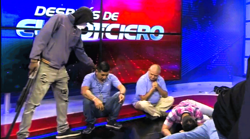 Terroristen Stürmen Live-TV Sendung mit Waffen und Granaten! Fernsehzuschauer erleben alles mit