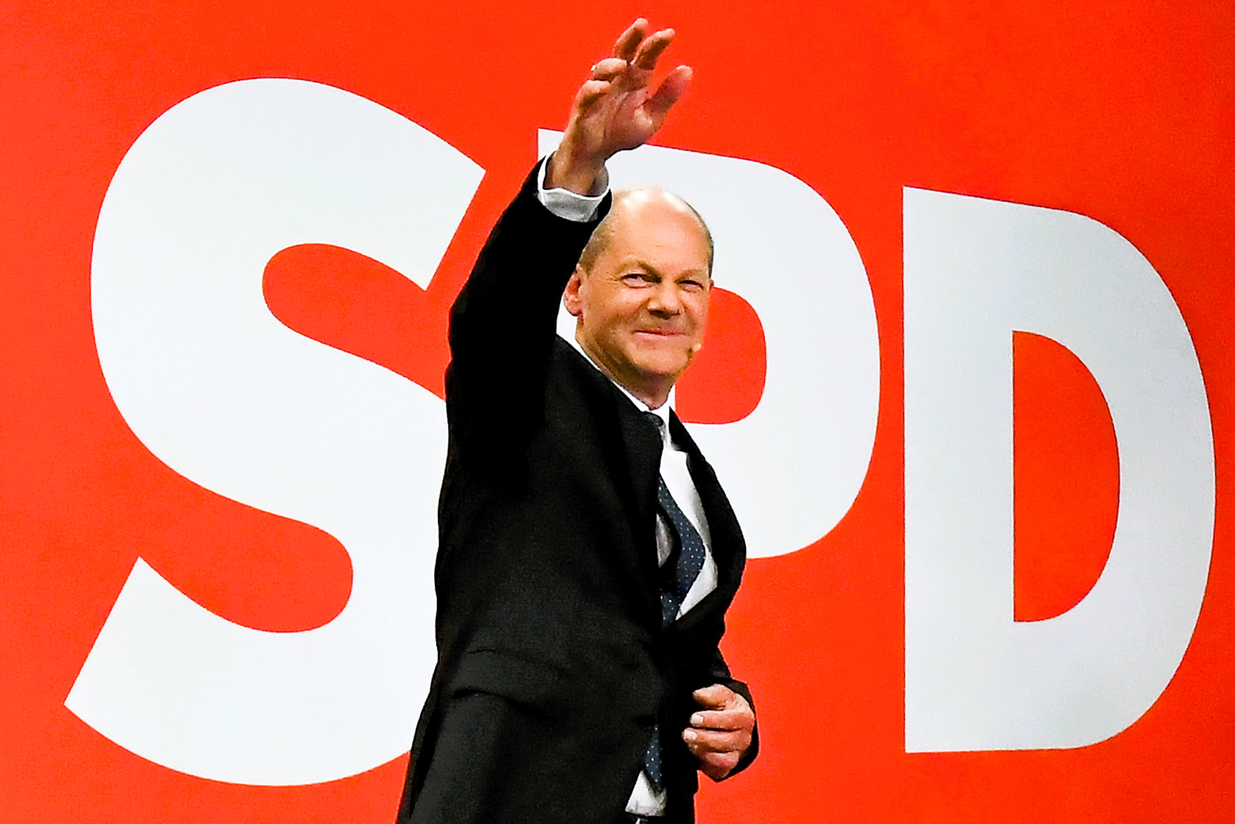 Jetzt greift Joschka Fischer den Kanzler an! Joschka Fischer rechnet mit Scholz ab