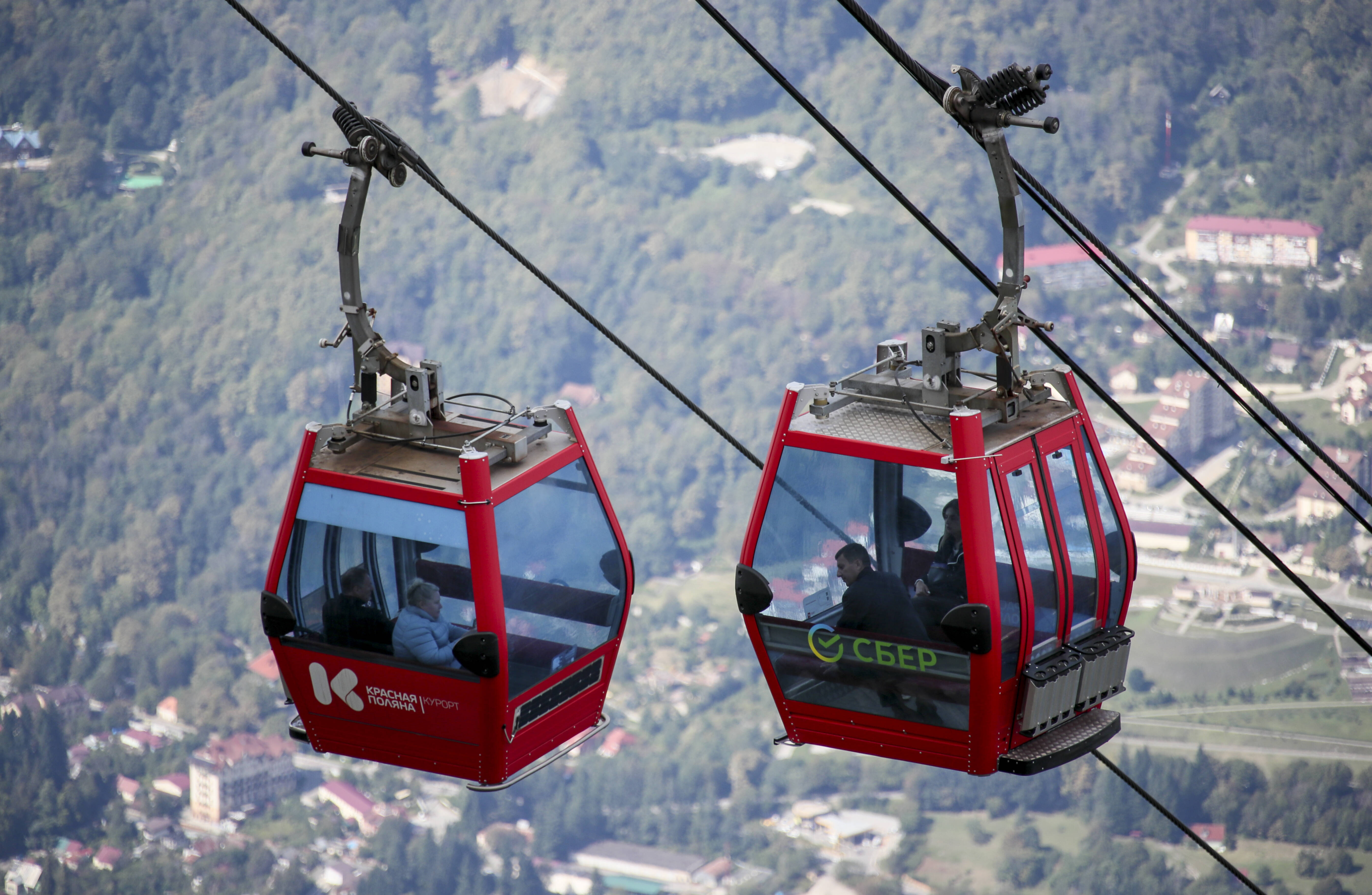Gondel-Unglück! Boden bricht aus Gondel, 1 Toter, 10 Verletzte - Alarm in Urlausregion, Retter erschüttert!