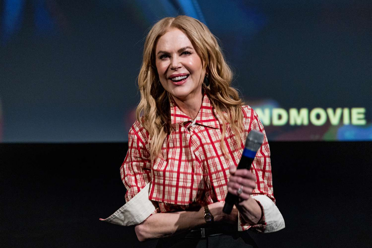 Nicole Kidman's Travel Trick: The Midi Skirt That's Chic and Comfy