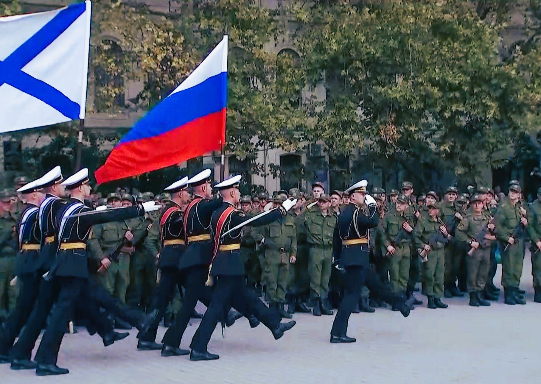 Putins Macht in Russland schrumpft - Immer mehr enge Freunde verlassen das sinkende Schiff!