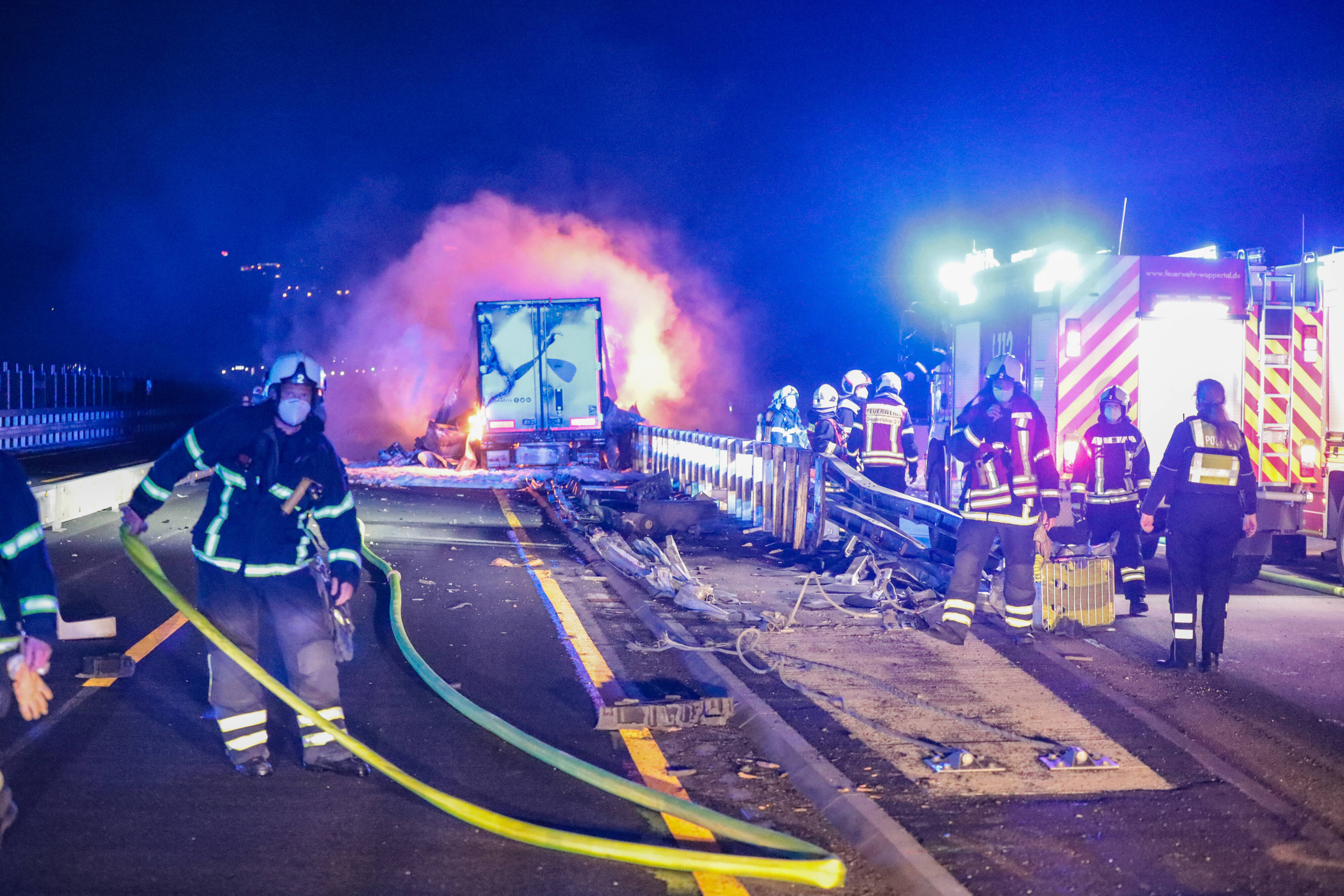 Vollsperrung! Schwerer Unfall auf der Autobahn - Die Autobahn musste zeitweise gesperrt werden!