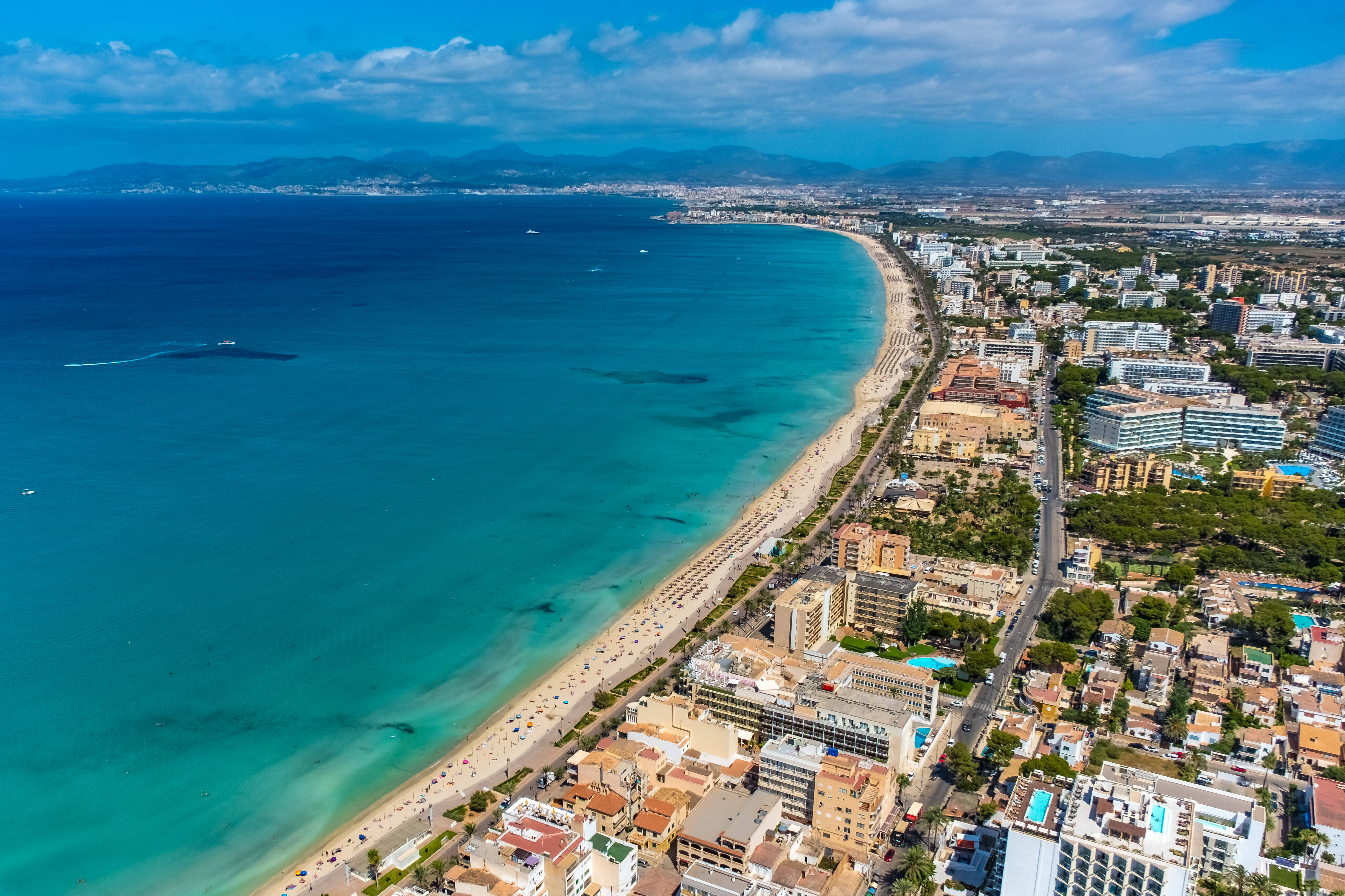 Deutscher Tourist auf Mallorca absichtlich überfahren! Bizarrer Streit endet fast tödlich!