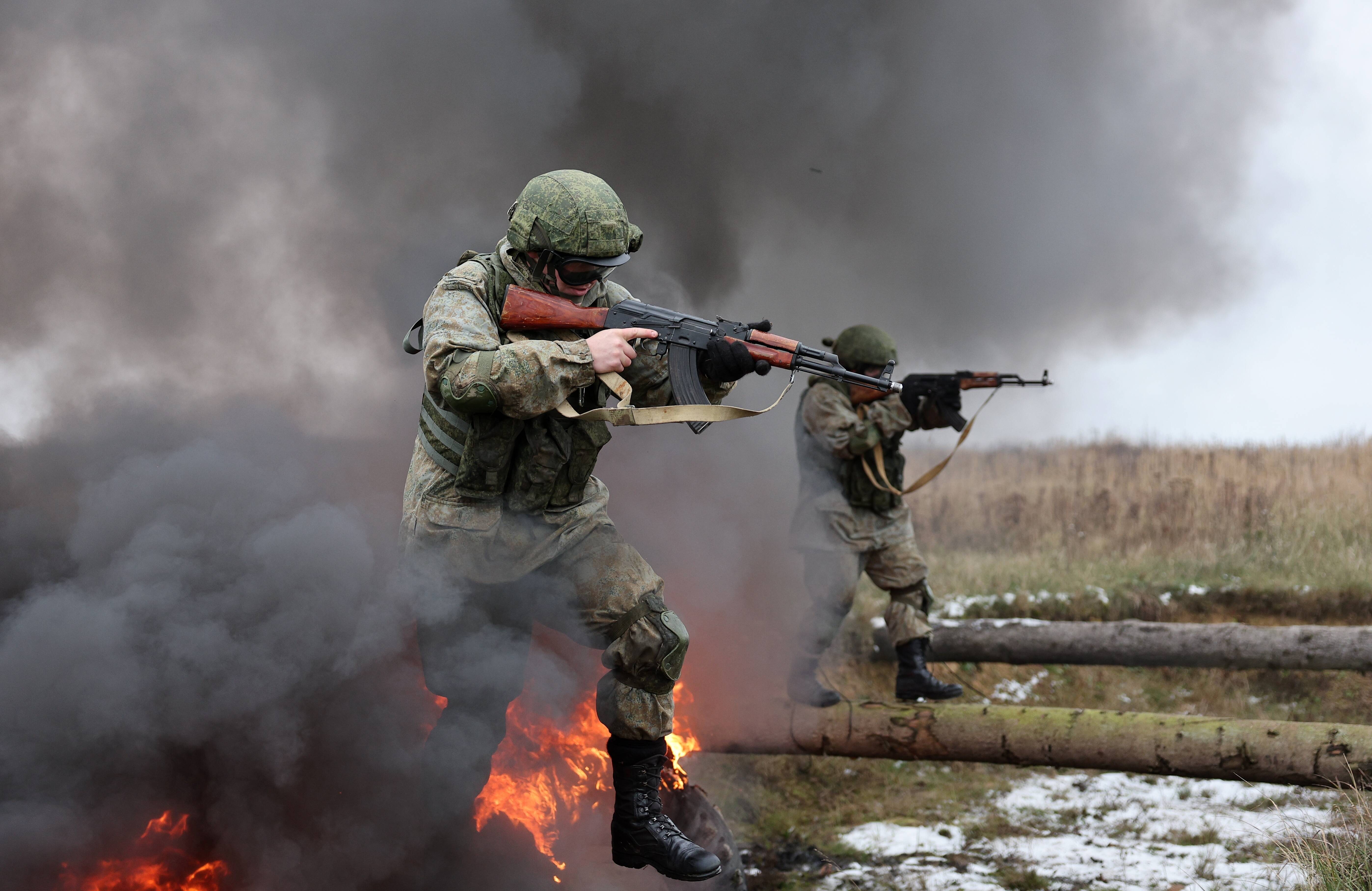 [Video]▶️ Angriff der Russen endet in Desaster! Infanterie flieht, Panzer brennen - Ukraine schlägt die Russen in die Flucht!