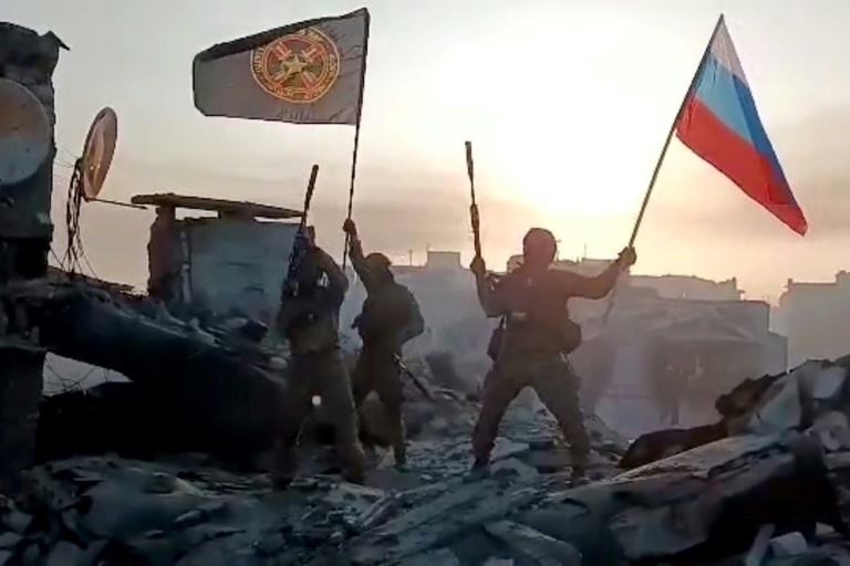 Wagner Söldner foltern russischen Kommandeur und klauen Panzer der russischen Armee!