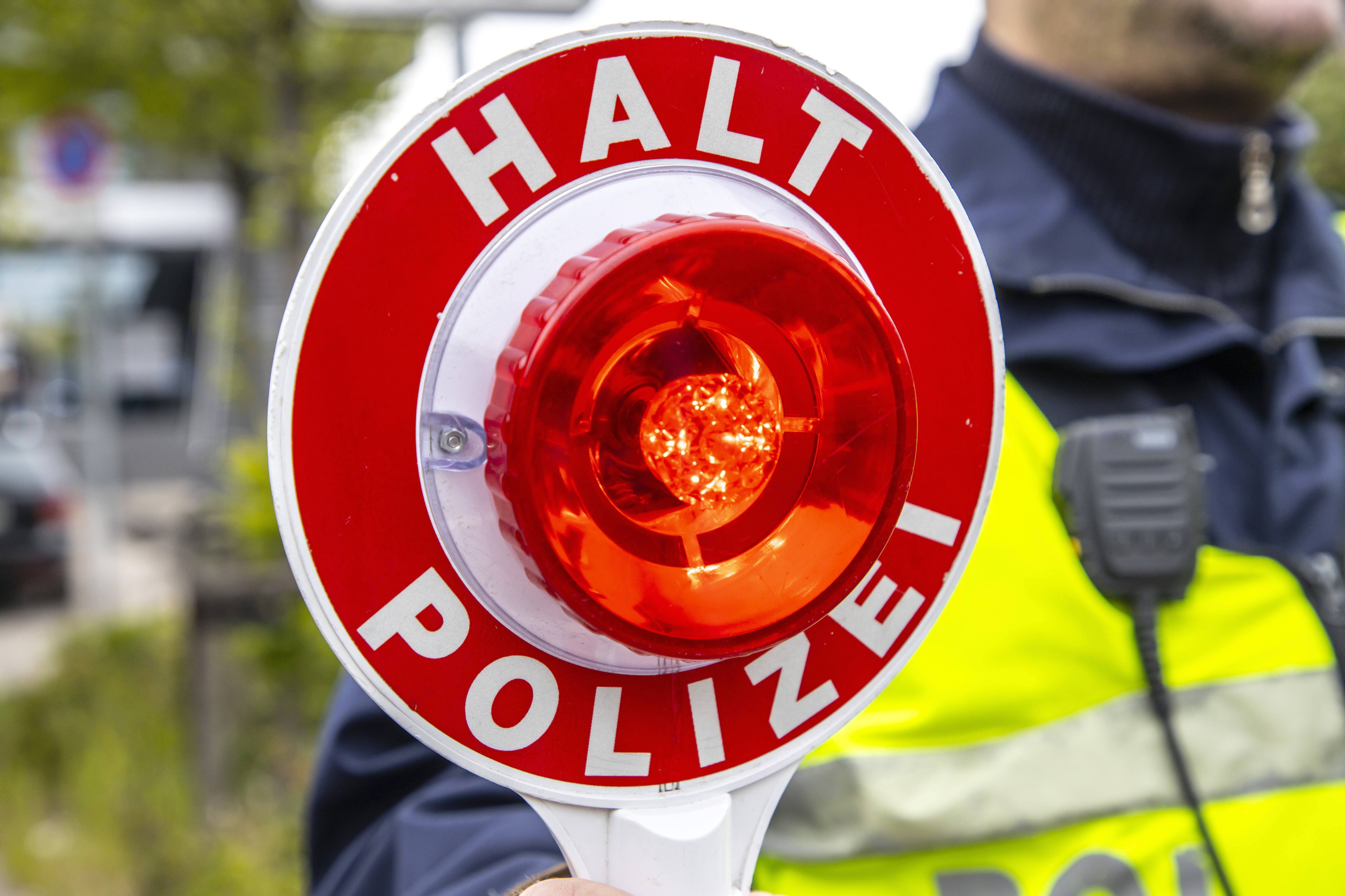 Autobahn wegen Gangstern gesperrt! Vorsicht! Räuber auf der Flucht! Filmreife Verfolgungsjagd von Automaten-Sprengern!