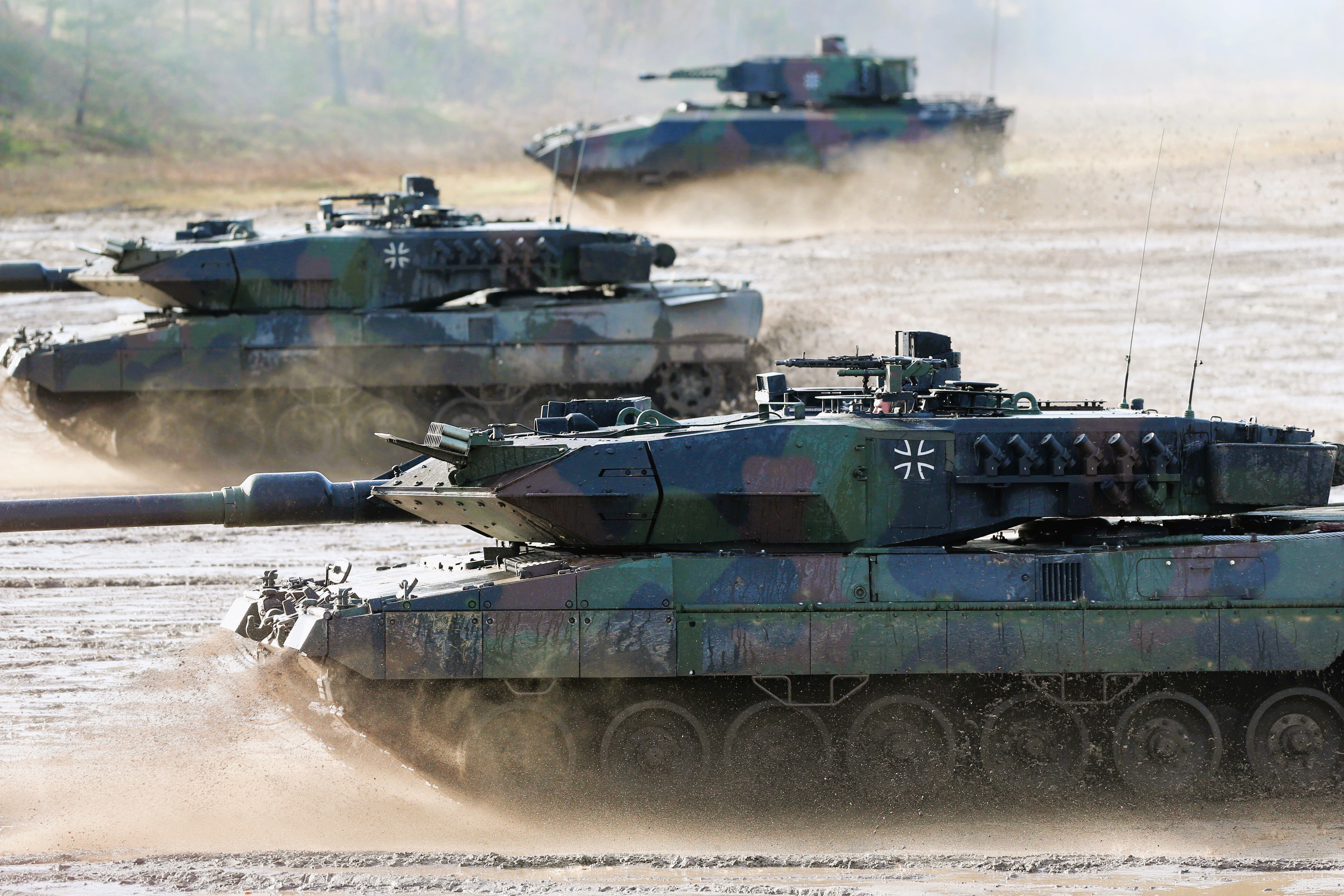 Schweiz verweigert Freigabe! 96 Leopard-Panzer verrosten in Italien, während die Ukraine dringend Waffen braucht!