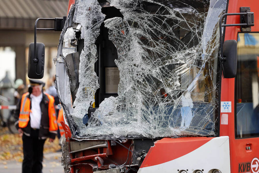 Linienbus brennt! Feuerinferno im Bus! Frost sorgt für Probleme bei Einsatz der Feuerwehr