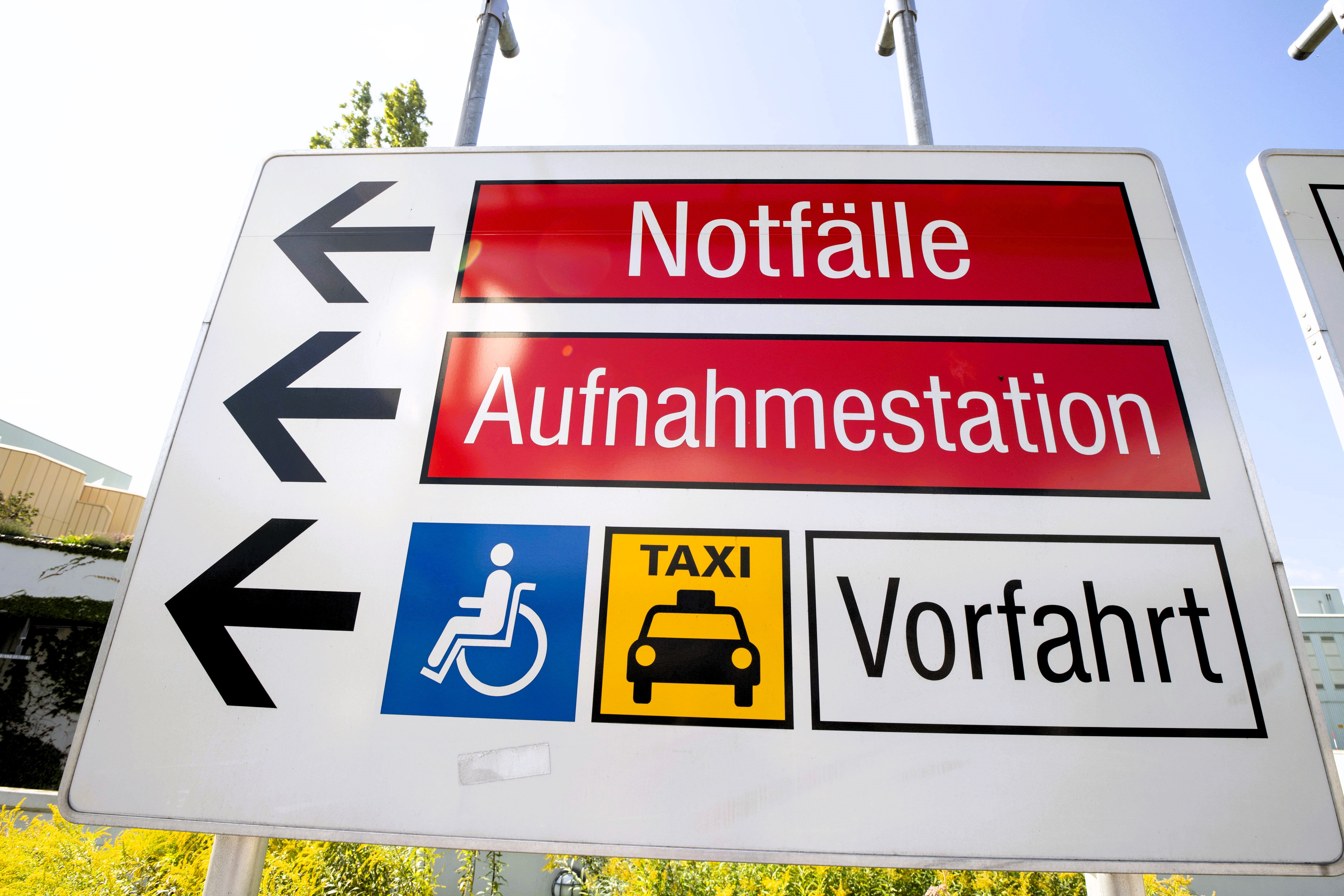 Frontalzusammenstoß auf Bundesstraße - 7 Personen zum Teil schwer verletzt - Kinder unter den Unfallopfern!